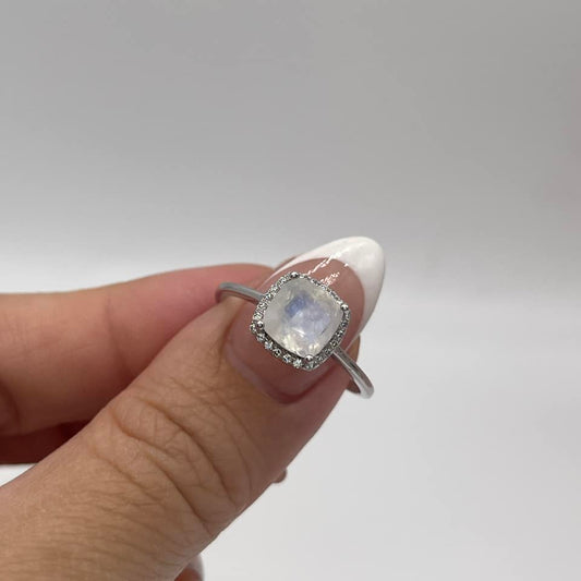 Beautiful Moonstone Ring