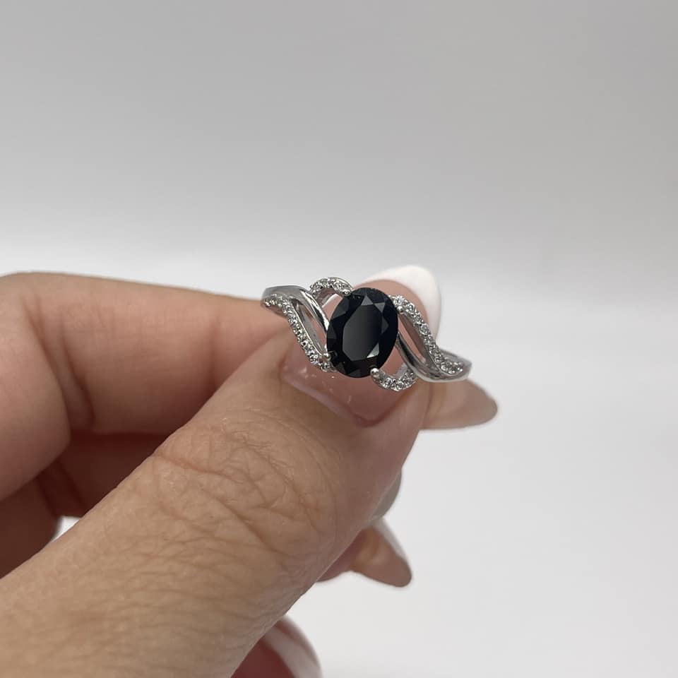 Onxy Oval Ring